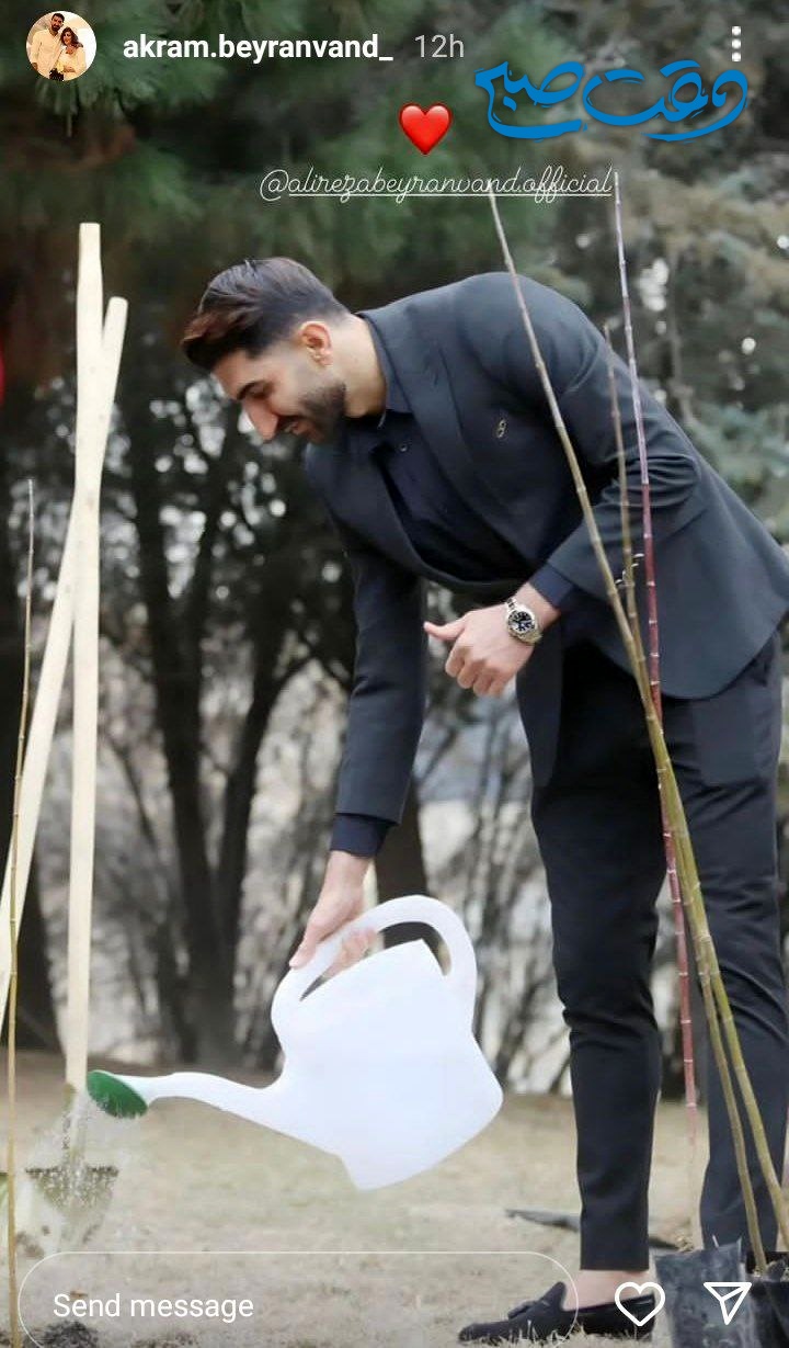 عکس/ واکنش اکرم بیرانوند به کت و شلوار مجلسی همسرش در روز درختکاری!