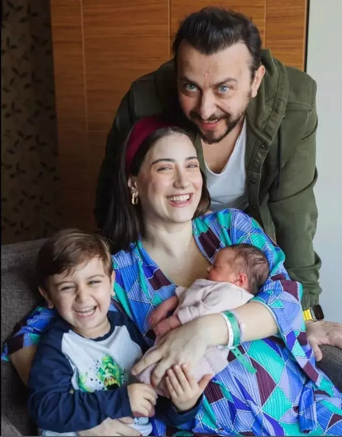 هازال کایا و خانواده اش