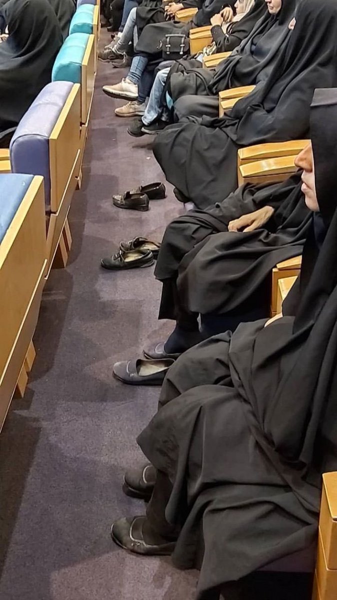 کفش و جوراب مهمانان جشنواره فجر، سوژه کاربران شد+ عکس