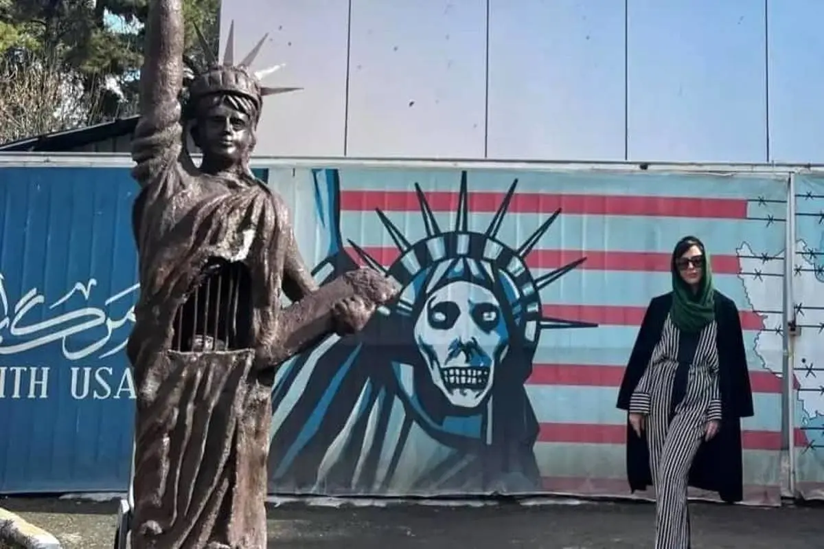 عکس/ ویتنی رایت بازیگر فیلم غیراخلاقی در سفارت سابق آمریکا