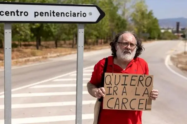 پیرمرد اسپانیایی از شدت تنهایی خواستار رفتن به زندان است!