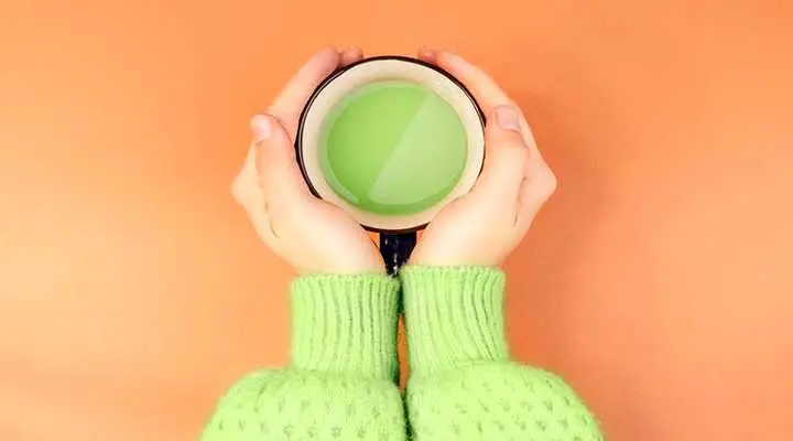 ۱۱ خاصیت درمانی شگفت‌انگیز چای سبز + نکاتی که باید بدانید