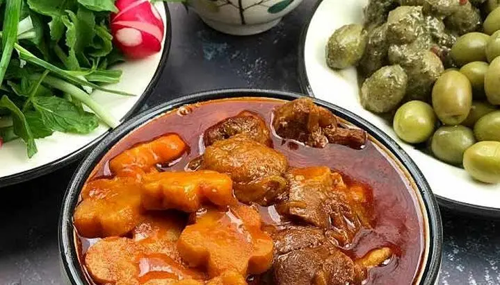 خورش آلوچه؛ غذای اصیل کرمانی که عطری بی‌نظیر دارد!