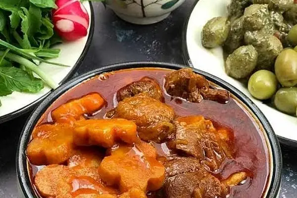 خورش آلوچه؛ غذای اصیل کرمانی که عطری بی‌نظیر دارد!