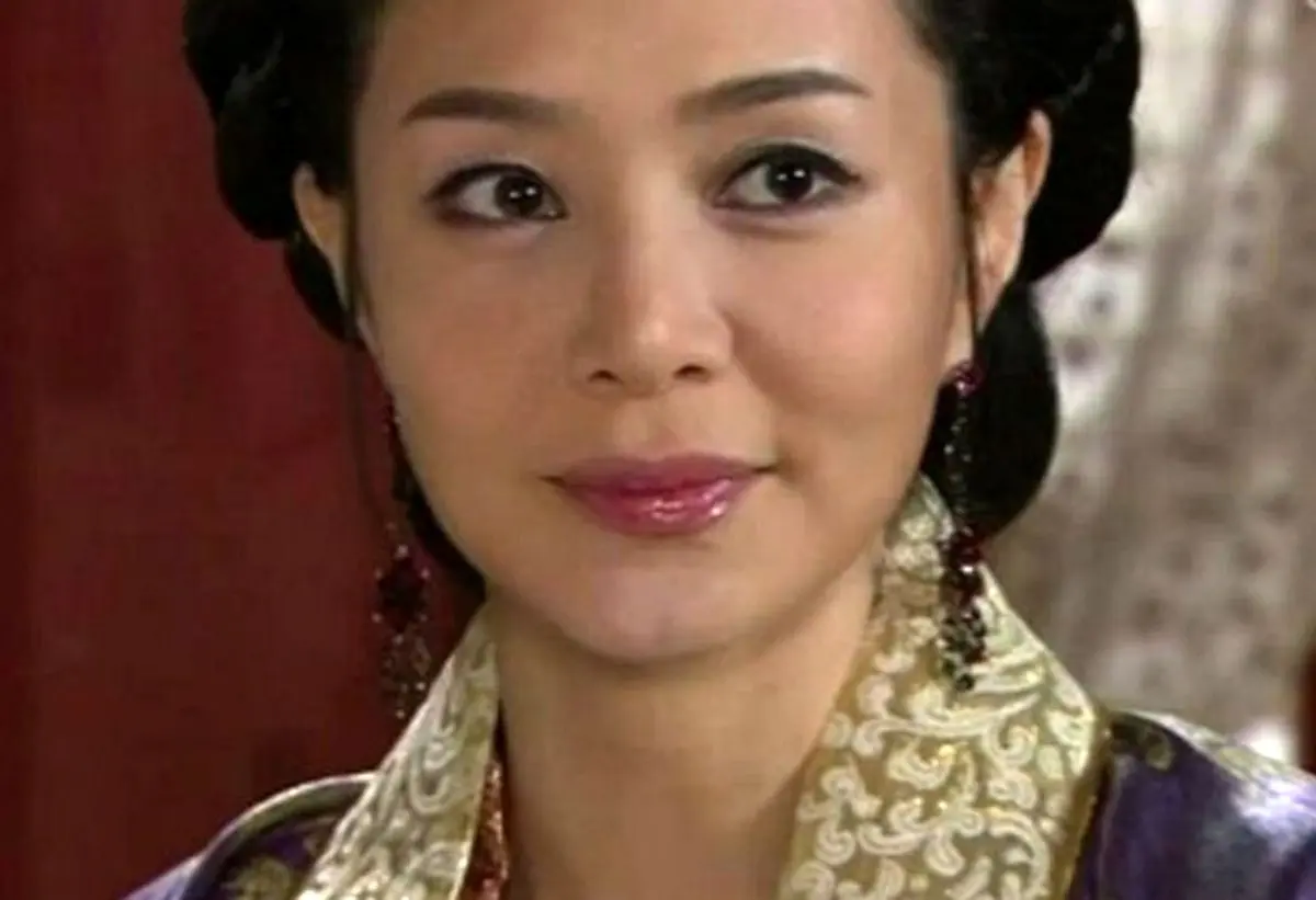 تصویر شخصی بانو میو همسر یوری در  امپراطور بادها