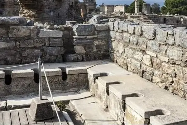کشف عجیب توالت‌های عمومی در رم باستان