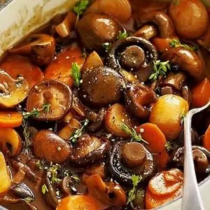 شام امشب یه خورشت گیاهی خوشمزه درست کن؛ بادمجان و قارچ