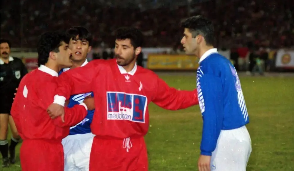 ضرب و شتم بزرگان استقلال و پرسپولیس در ورزشگاه آزادی!