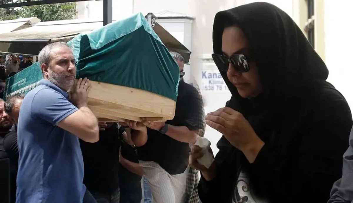 مادر ابرو گوندش خواننده معروف ترکیه‌ای و همسر سابق رضا ضراب!