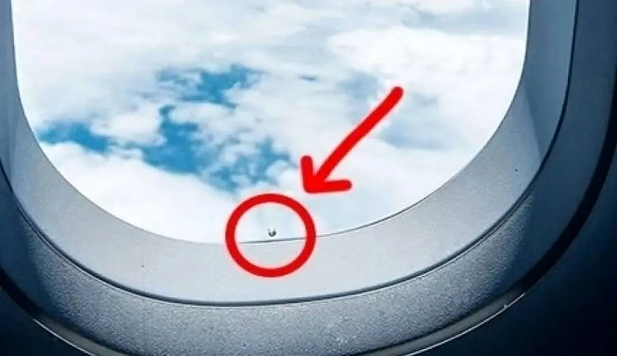 کاربرد حفره کوچک پنجره هواپیما که هرگز به فکرتان نمی رسید!