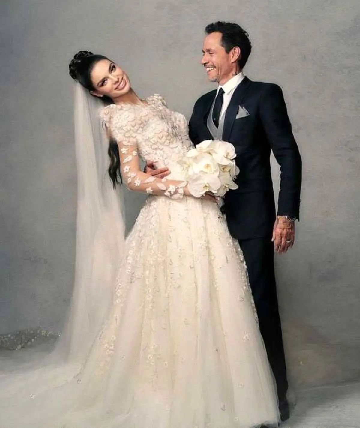 چهارمین عروسی رویایی “خواننده معروف” با همسر 31 سال کوچکتر/ تصاویر
