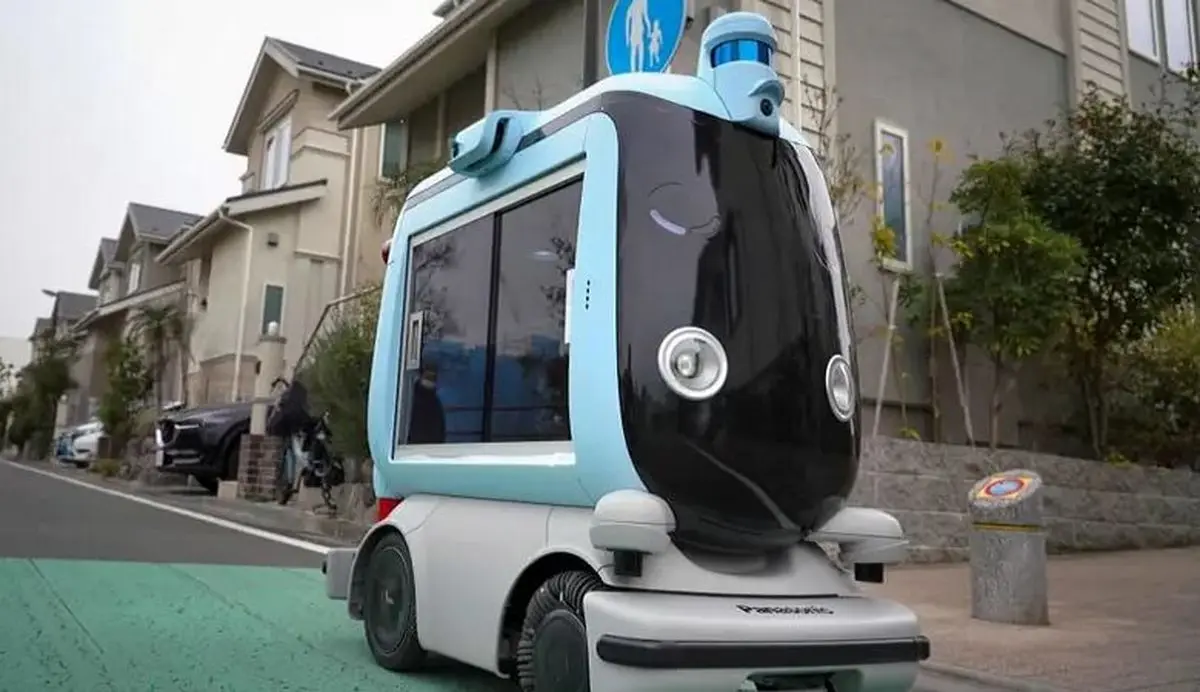 عکس/ ربات های احساسی وارد خیابان های ژاپن می شوند!