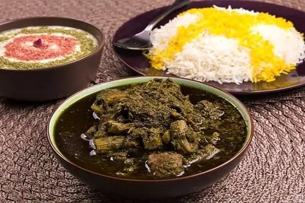 خورش کرفس و بامیه، تجربه غذایی متفاوت با طعمی بینظیر