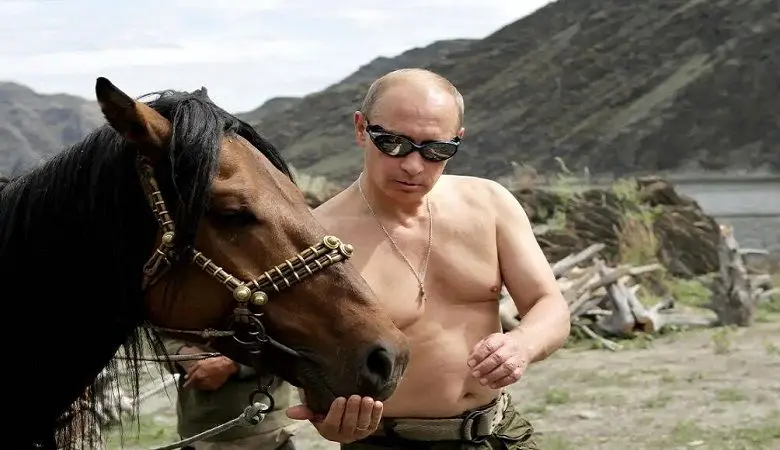 تغییرات چشمگیر و مشکوک در صورت رئیس جمهور روسیه! +عکس