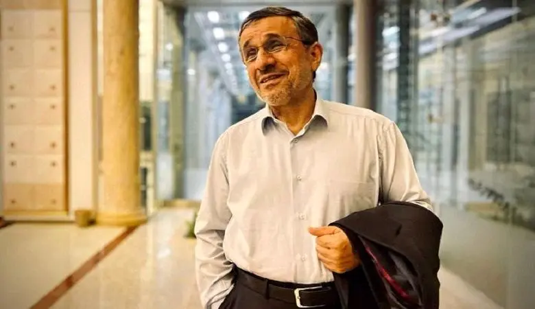 تصاویر خوشحال احمدی نژاد هنگام خروج از کشور