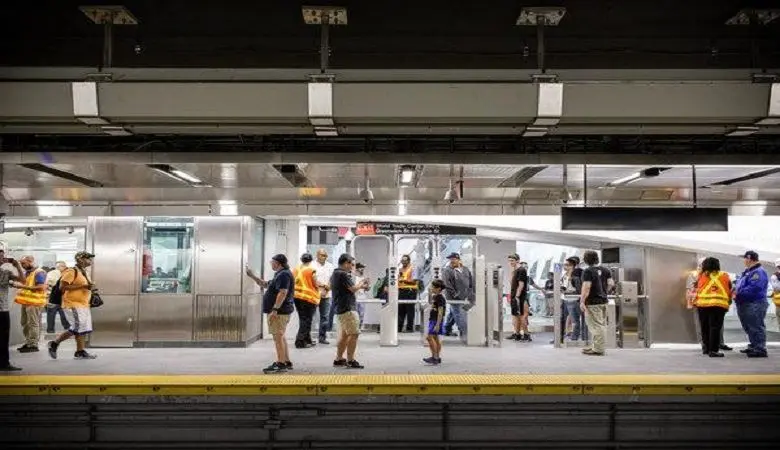 ویدئو/ یک تبلیغ عجیب در مترو همه را به وحشت انداخت!