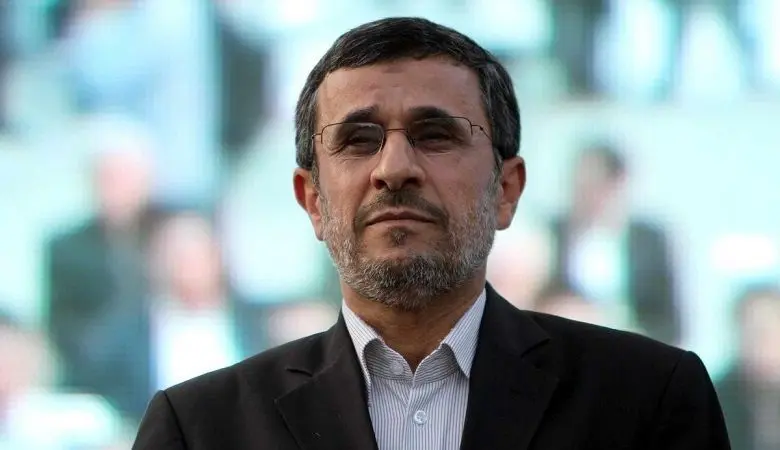 ژست عجیب احمدی نژاد در کنار یک دختر زیبا/ او کیست؟