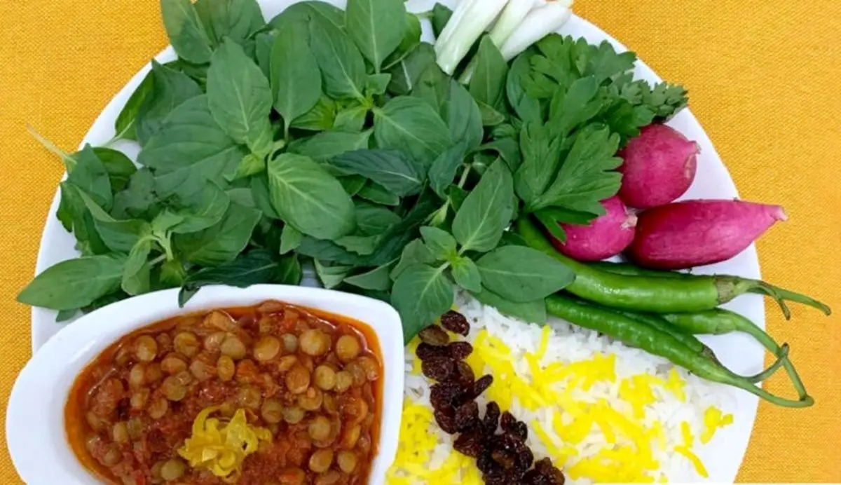 “خورش عدس با گوشت”، غذایی ساده و مقوی برای تنوع وعده غذاییتان