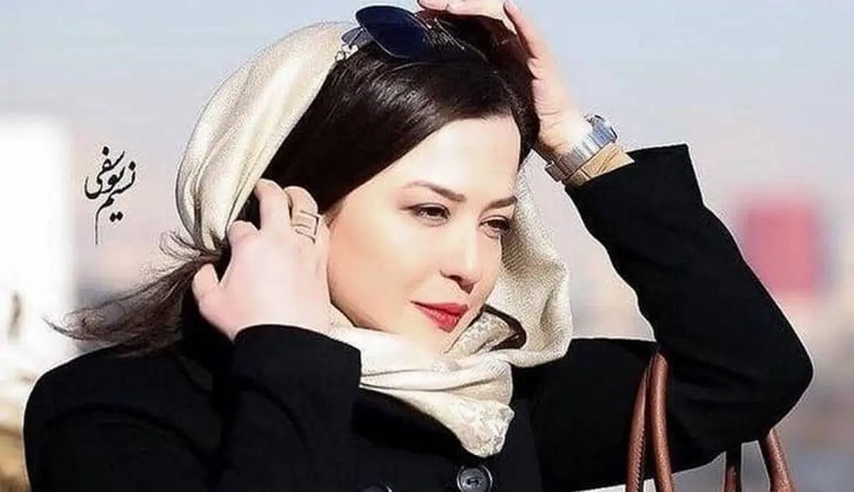 عکس/ مهراوه شریفی نیا با حجاب پای برج ایفل