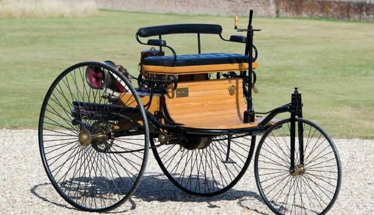 ویدوئو | لحظه حیرت‌انگیز از اولین اتومبیل دنیا توسط بنز در سال ۱۸۸۵