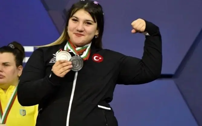 عکس/ درخشش خیره کننده وزنه بردار موفق زنان ترکیه در اروپا