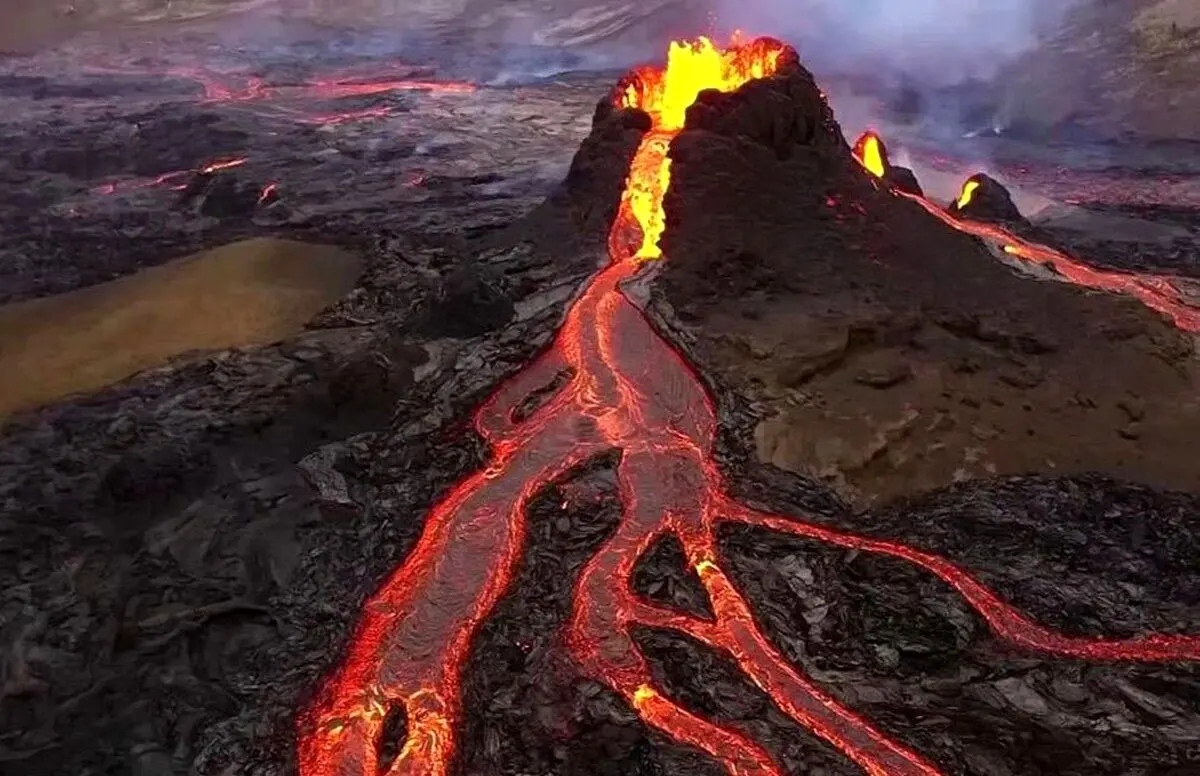 لحظات ترسناک فوران یک کوه آتشفشان در ایسلند