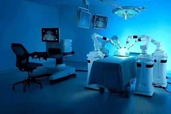 زن ۷۸ ساله آمریکایی هنگام جراحی با ربات فوت کرد!