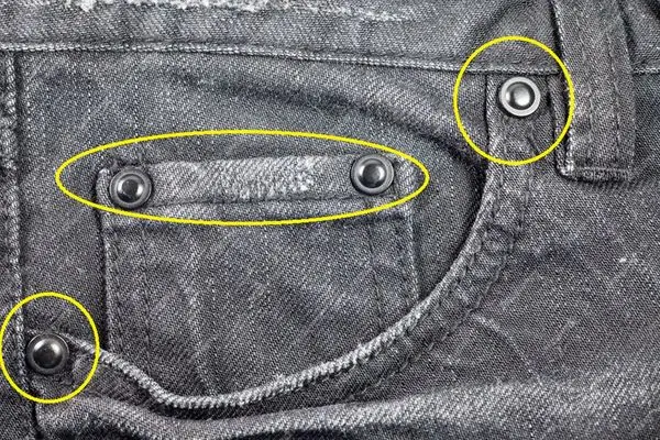کاربرد 6 دکمه فلزی کوچک شلوار جین چیست؟